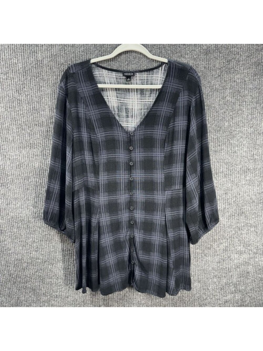 Torrid Fit Flare Slub Top Womens 2 /2X Gray Black Plaid 3/4 Sleeve Button Front